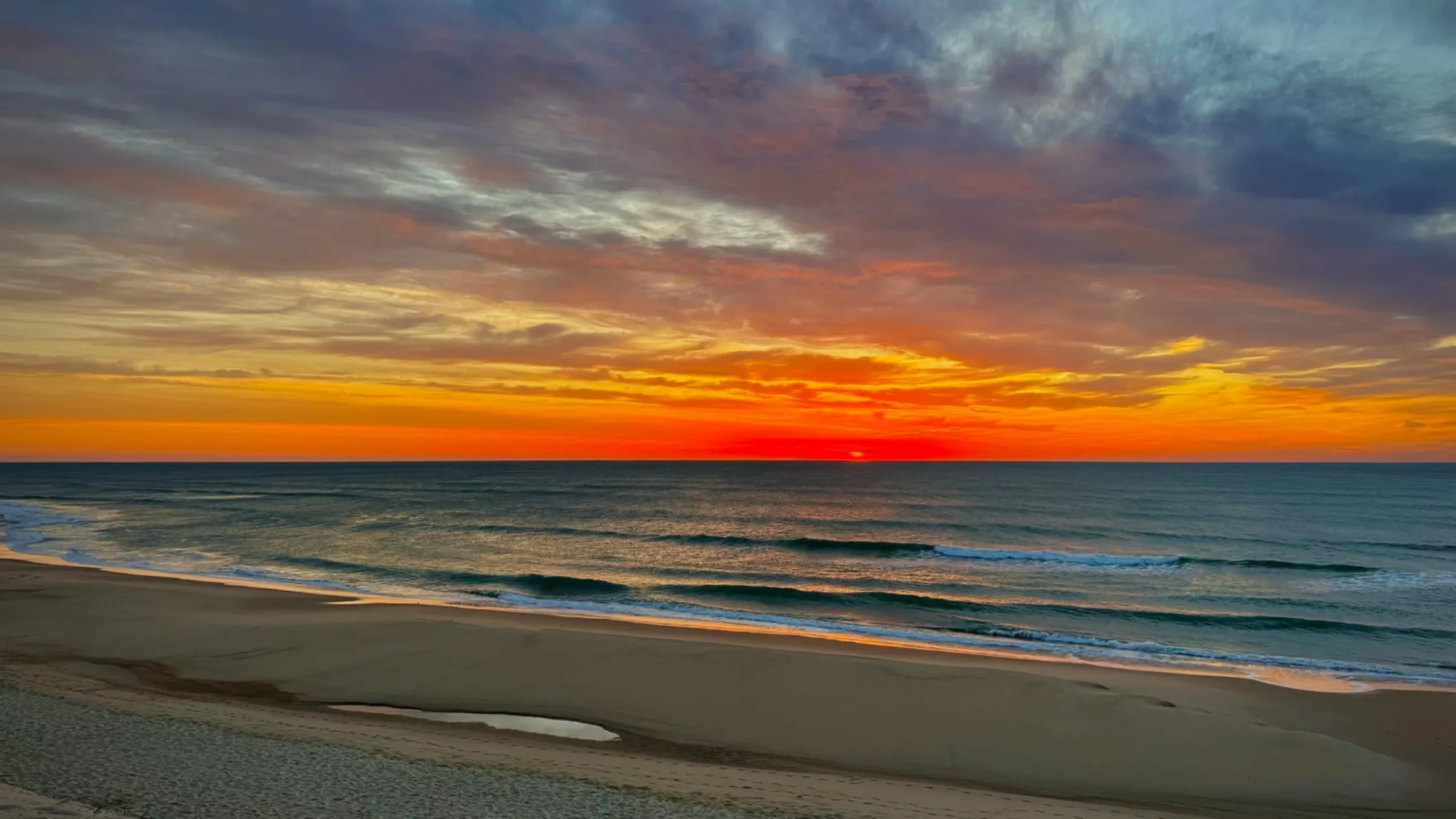Coucher de soleil sur la mer dans le Médoc